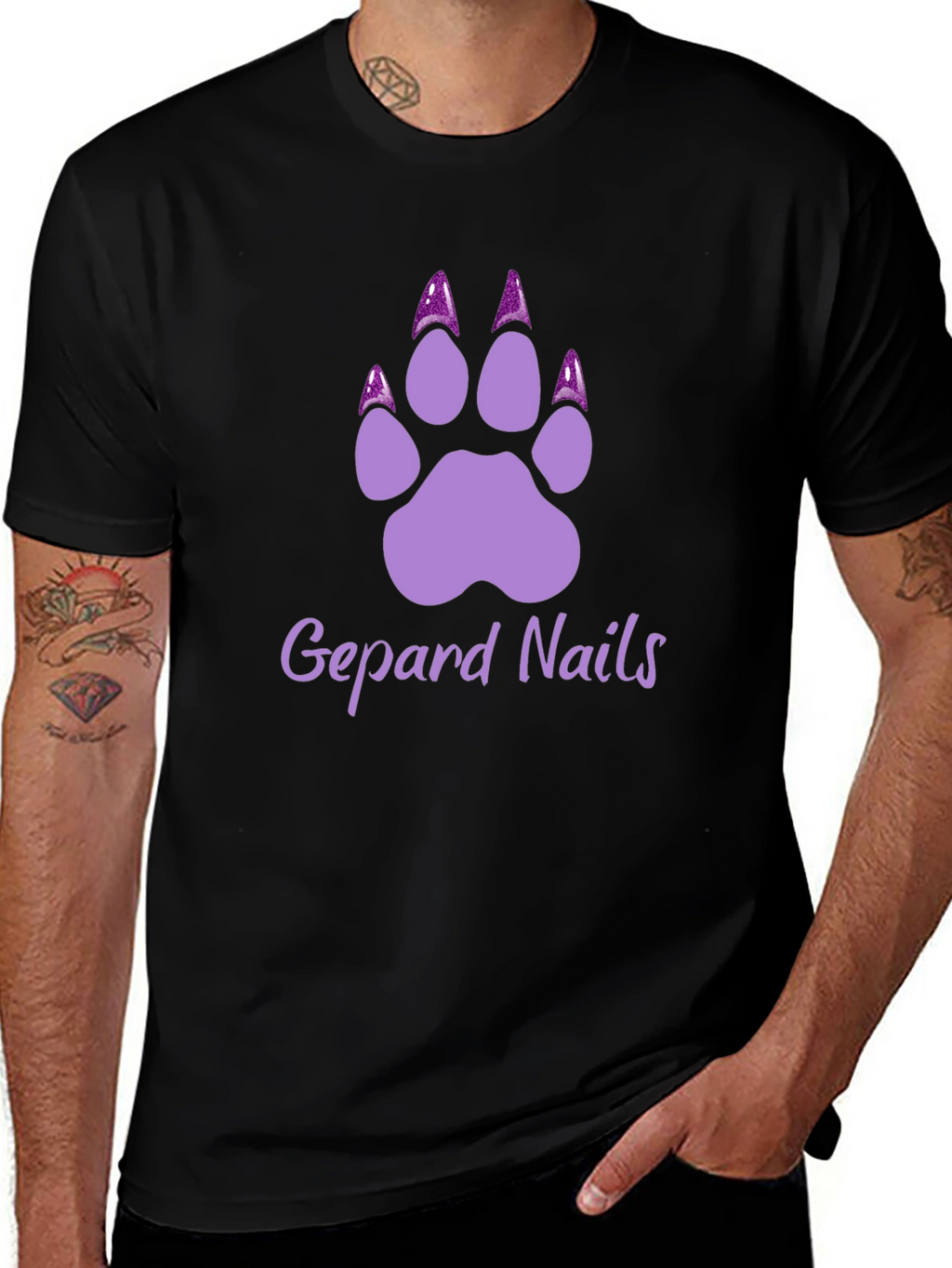 Gepard Nails T-Shirt - Stylish Paw Print Tee