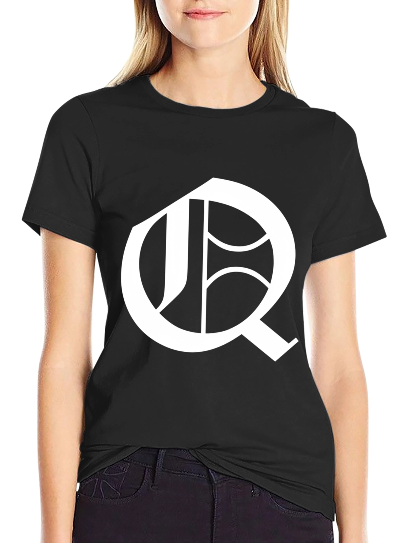 Q Letter Graphic T-Shirt
