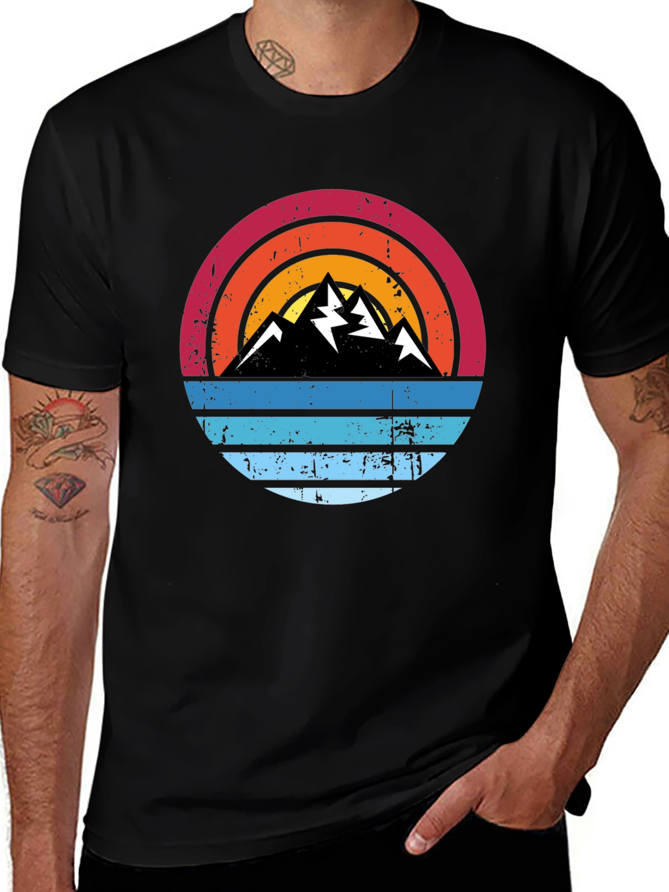 Retro Mountain Graphic Tee - Vintage Style Comfort