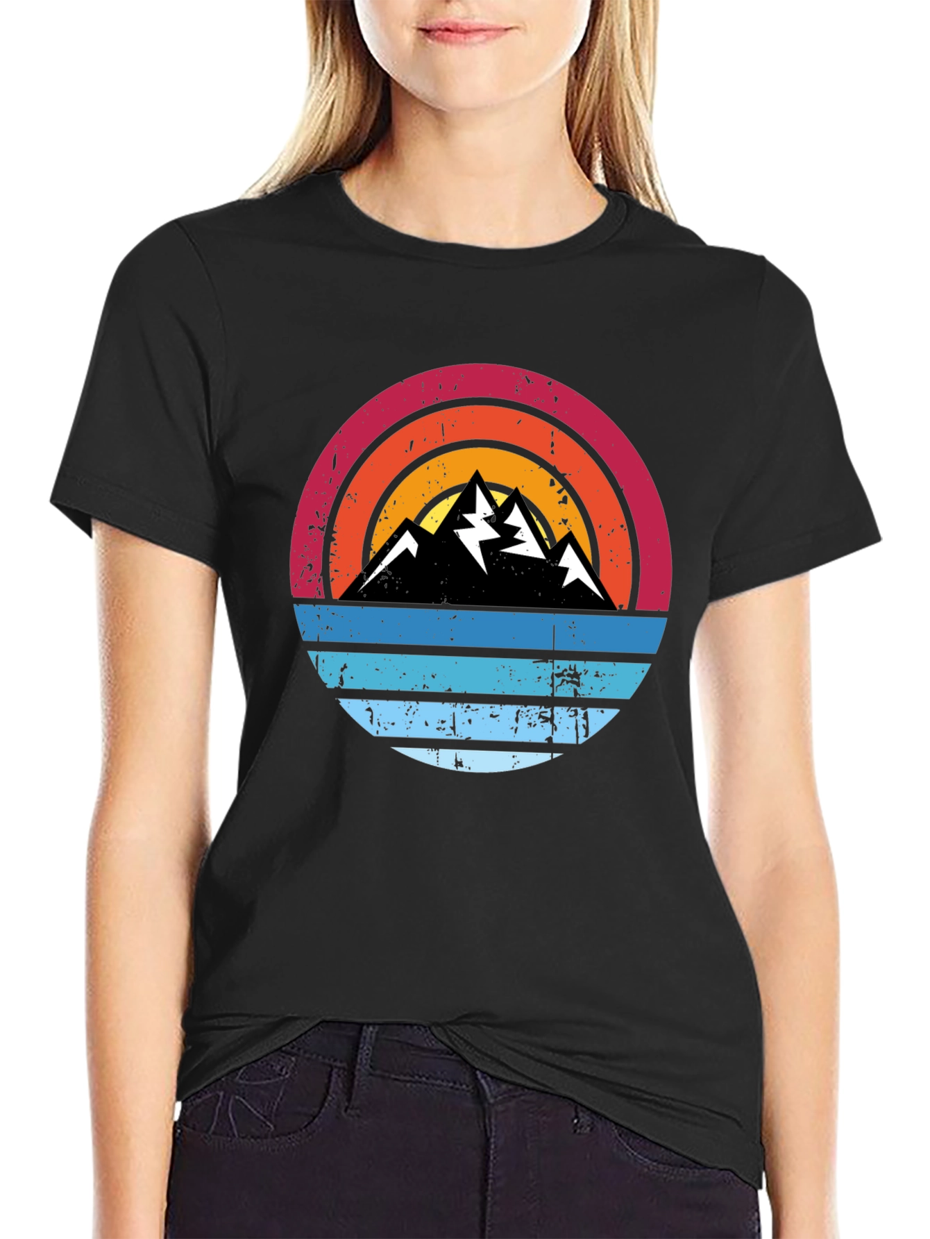 Retro Mountain Graphic Tee - Vintage Style Comfort