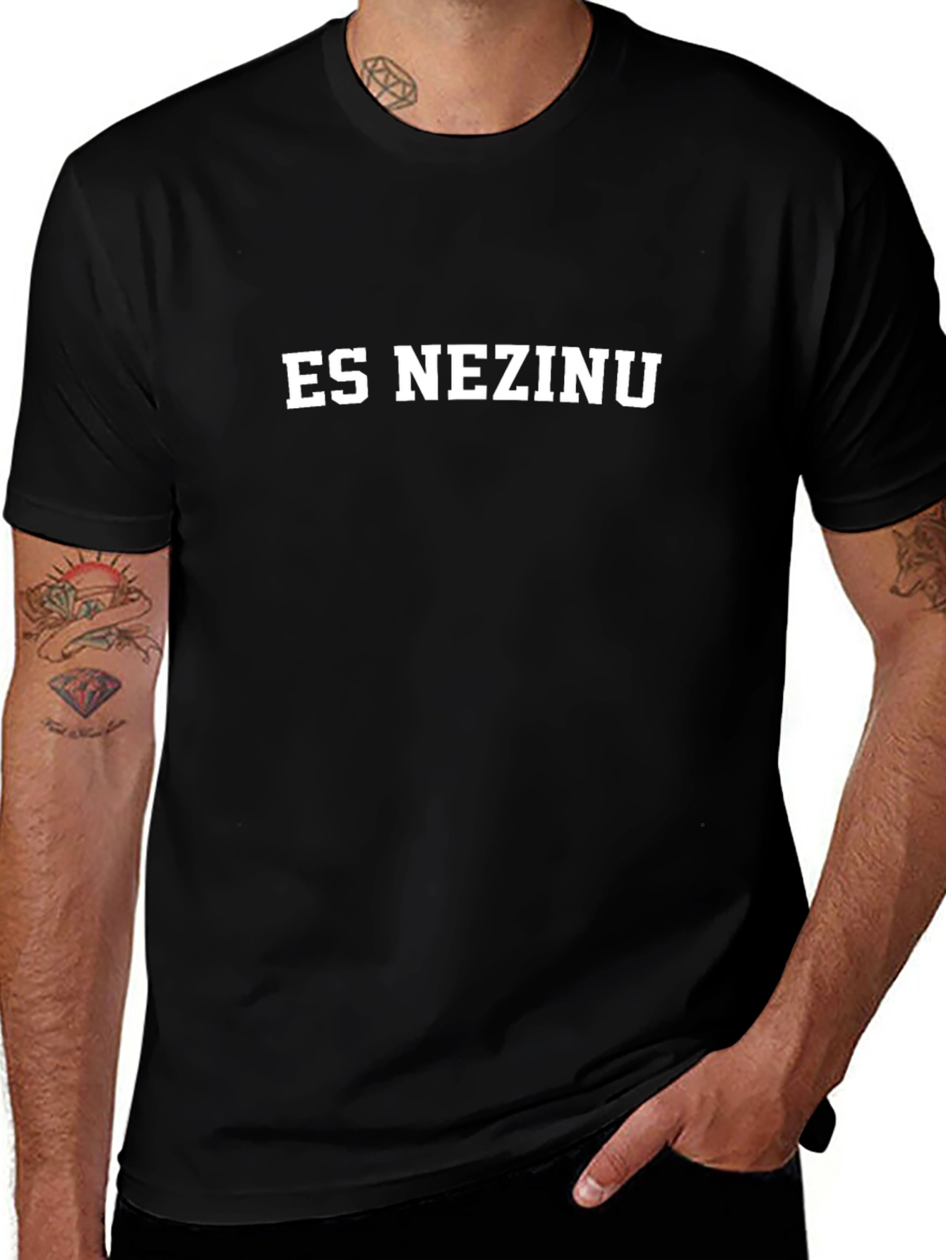 Es Nezinu Black Graphic Tee